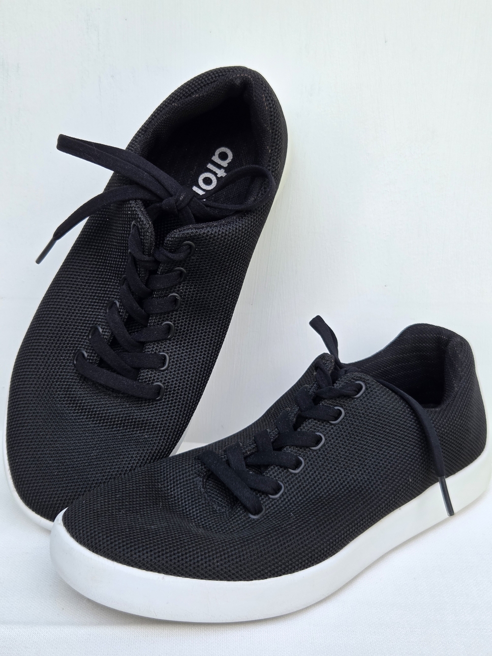 Atoms Model 000 Everyday Sneakers Black  Men's 6-Women's 7.5